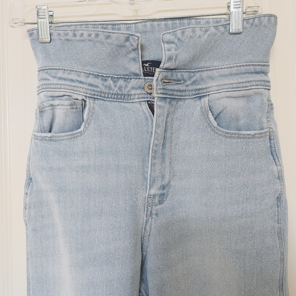 High rise hollister jeans, light blue, 90's style, W-26 L-27, 3R